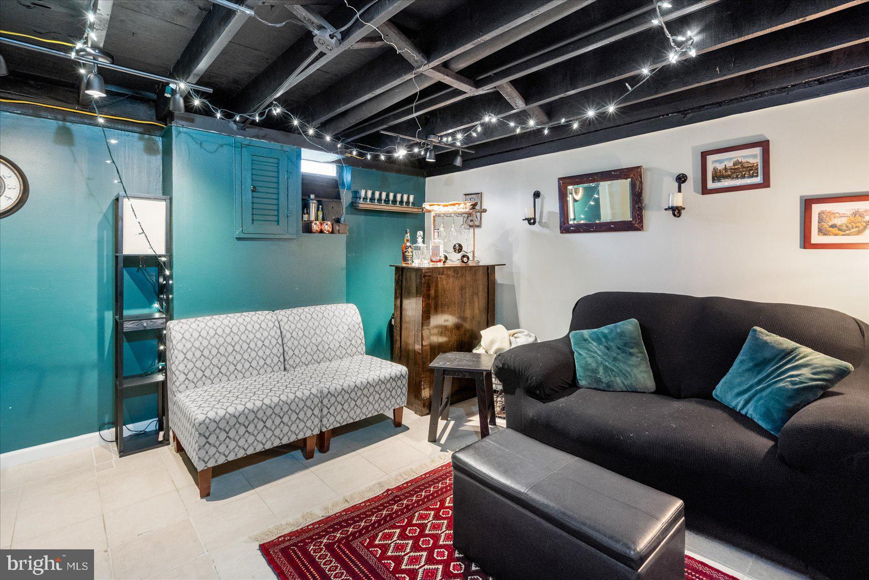 625 Queensgate Road Baltimore, MD 21229 - Photo 27 of 39 Family Room