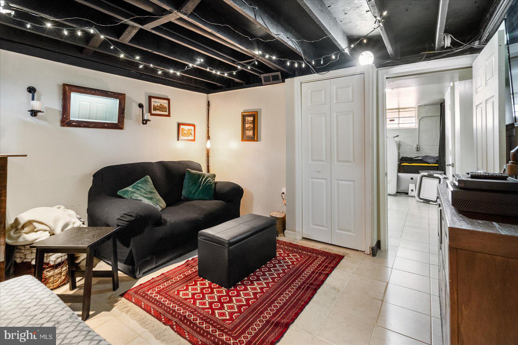 625 Queensgate Road Baltimore, MD 21229 - Photo 28 of 39 Family Room