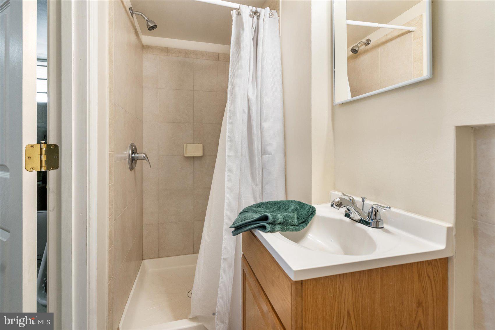 625 Queensgate Road Baltimore, MD 21229 - Photo 30 of 39 Bathroom Two