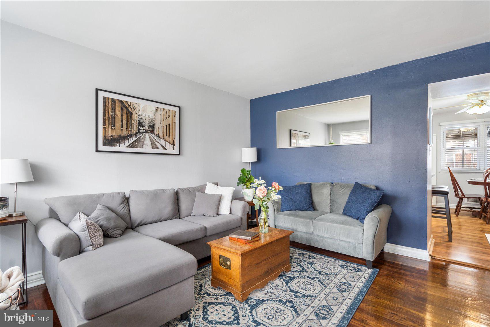 625 Queensgate Road Baltimore, MD 21229 - Photo 6 of 39 Living Room