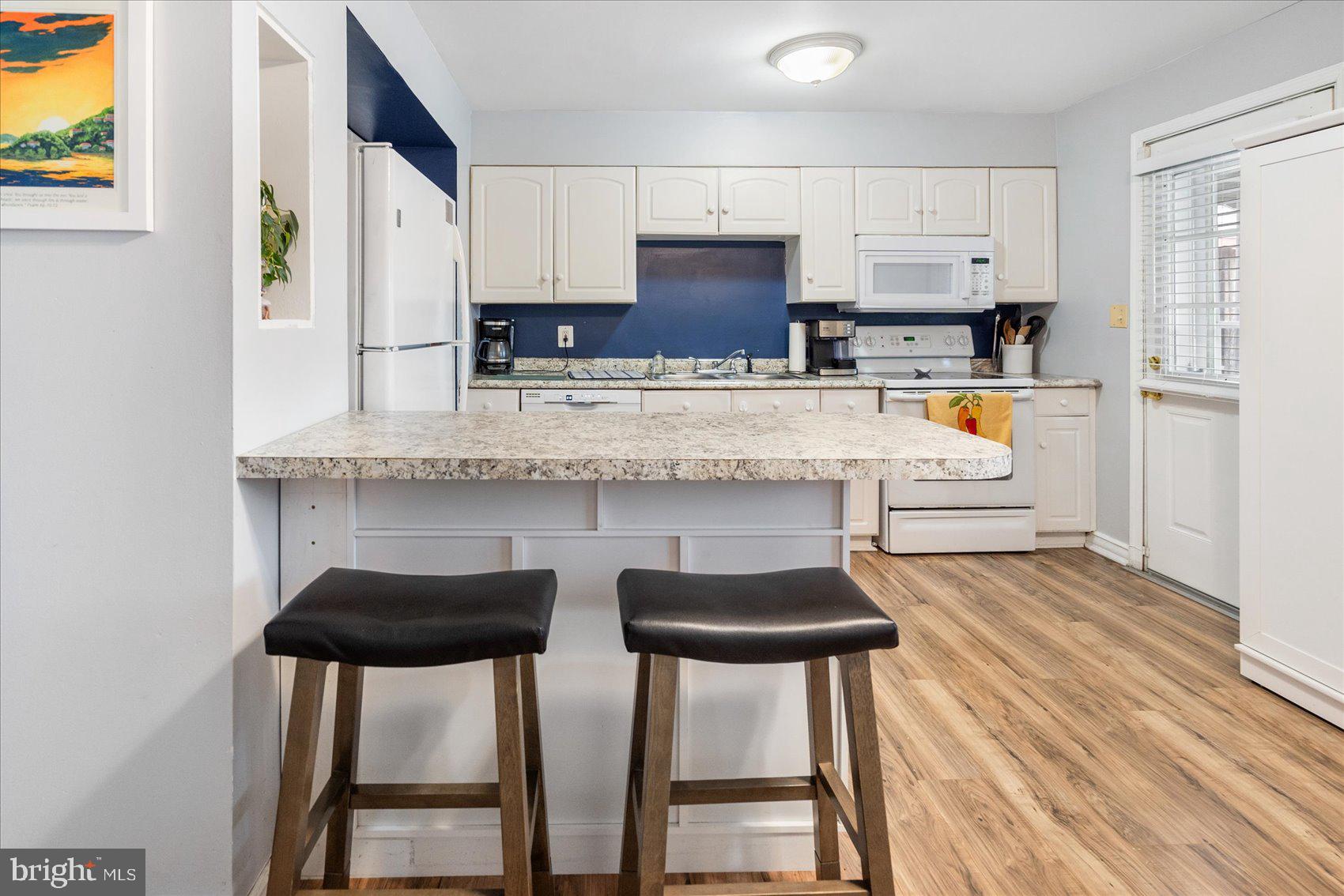 625 Queensgate Road Baltimore, MD 21229 - Photo 10 of 39 Breakfast Bar