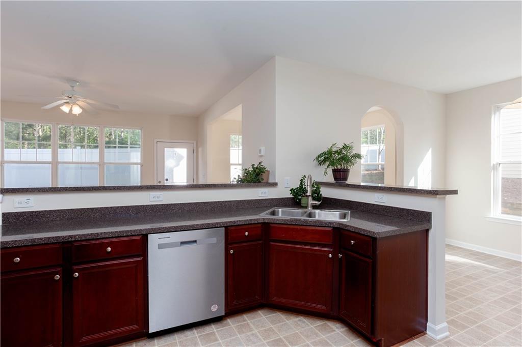 206 Oconee Way Canton, GA 30114 - Photo 4 of 37