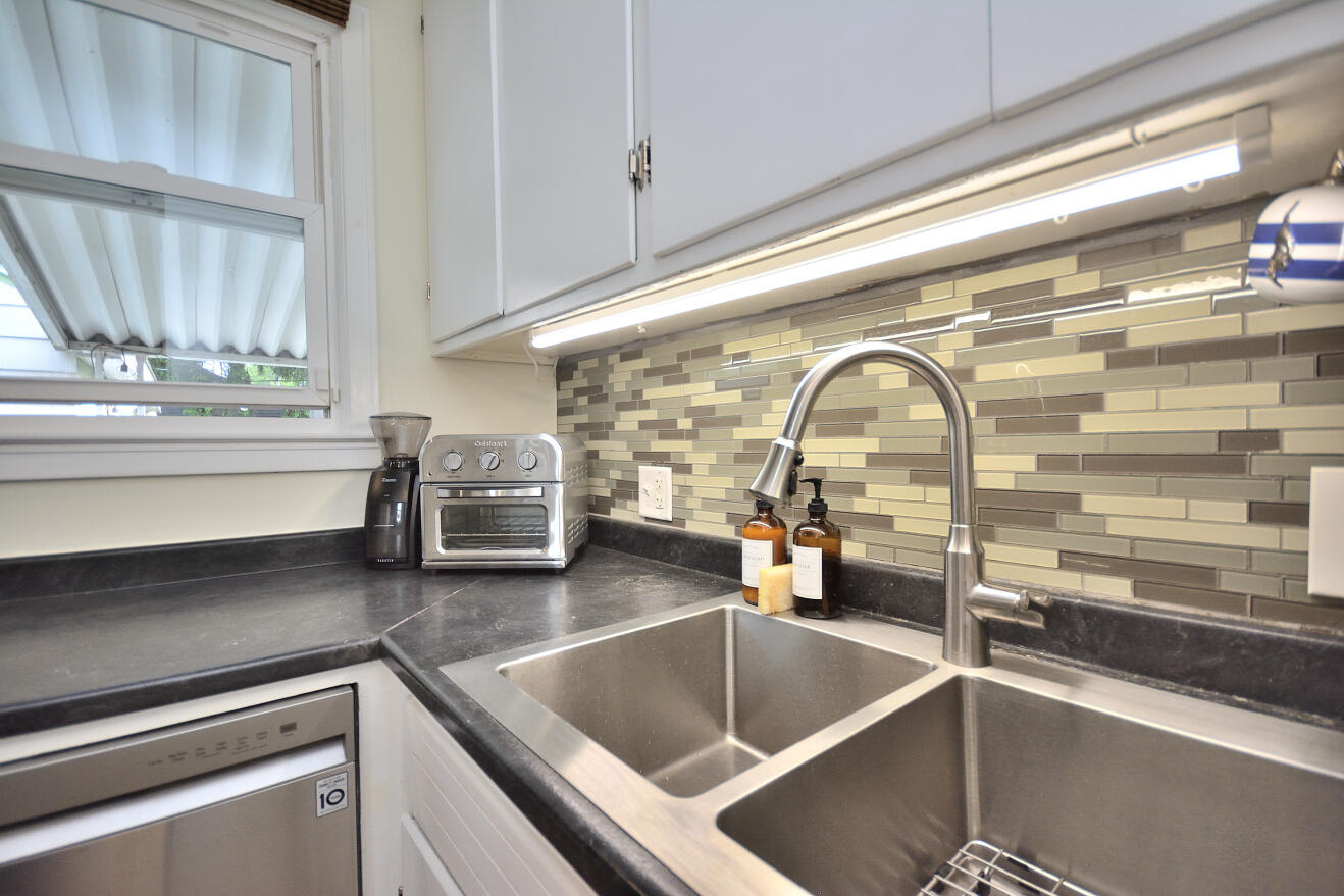 4909 West Galena Street Milwaukee, WI 53208 - Photo 13 of 31 KITCHEN