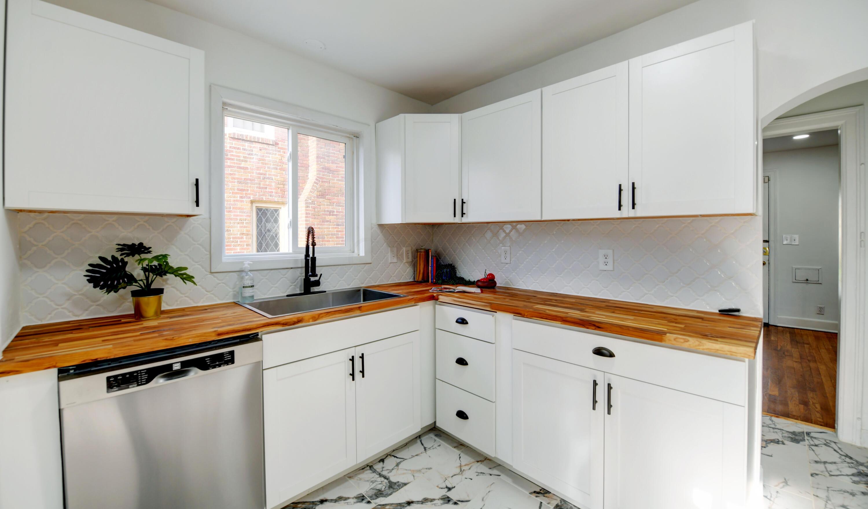 1069 Berkeley Road Columbus, OH 43206 - Photo 22 of 42 Kitchen (2)
