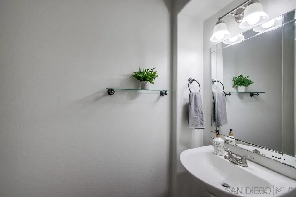 1564 Gold Run Road Chula Vista, CA 91913 - Photo 14 of 32 Gallery Image 14
