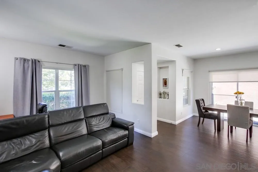 1564 Gold Run Road Chula Vista, CA 91913 - Photo 4 of 32 Gallery Image 4