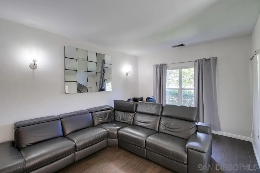 1564 Gold Run Road Chula Vista, CA 91913 - Photo 5 of 32 Gallery Image 5