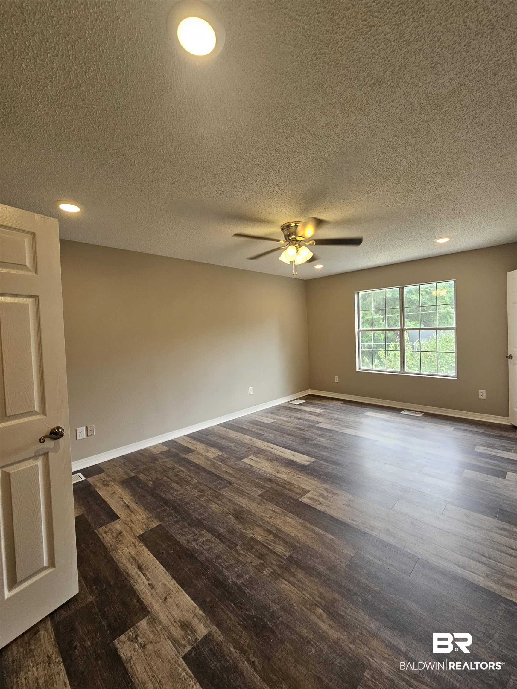 343 Ridgewood Drive Daphne, AL 36526 - Photo 12 of 26 Empty room