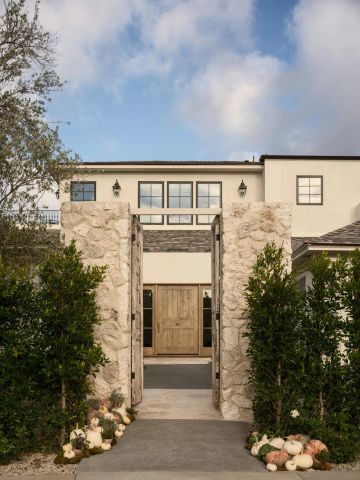 $5,000,000 | 8901 Nottingham Place, La Jolla, CA 92037