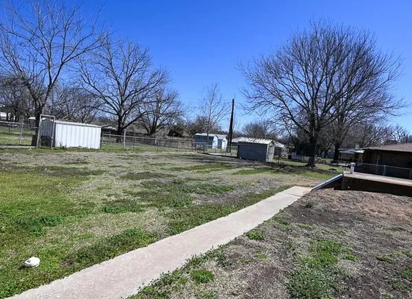 $1,450 | 903 North Lamb Street, Bowie, TX 76230