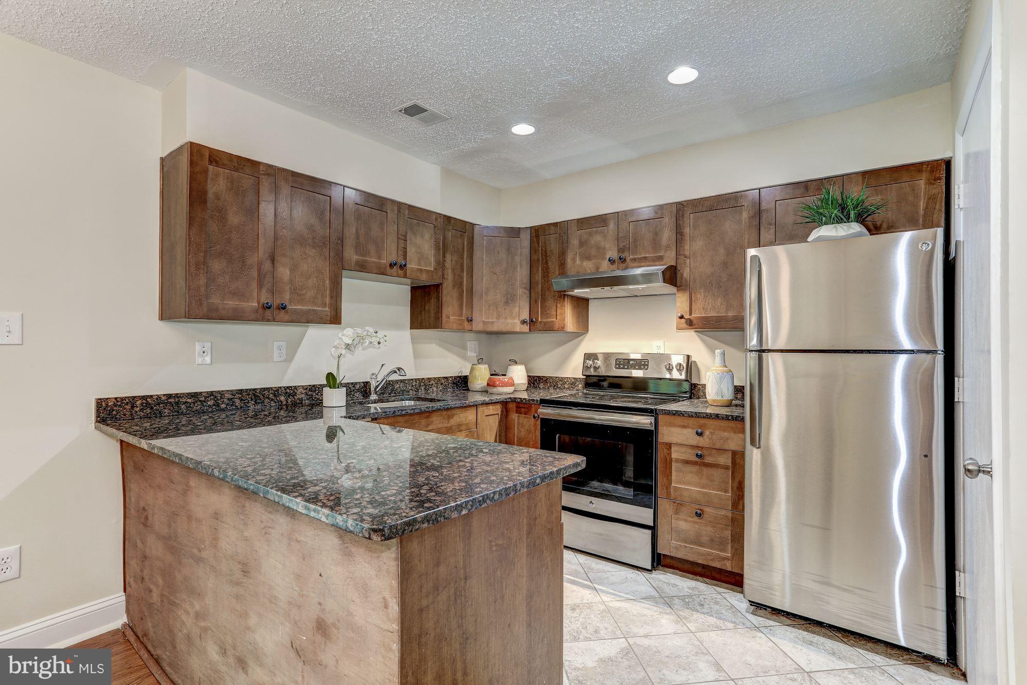 2222 Southgate Square Reston, VA 20191 - Photo 4 of 30 Kitchen