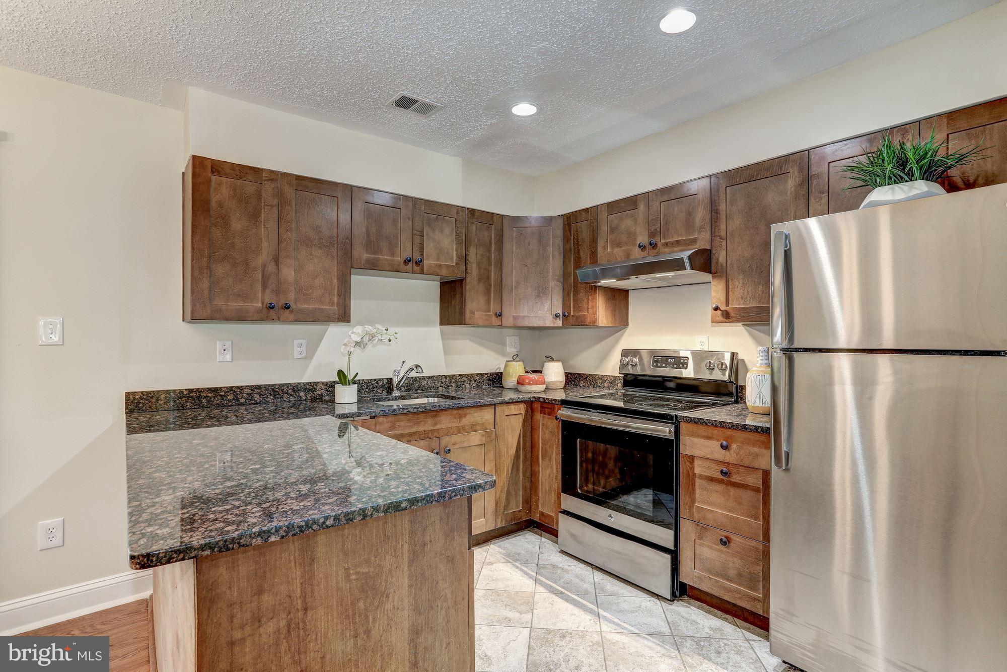 2222 Southgate Square Reston, VA 20191 - Photo 5 of 30 Kitchen
