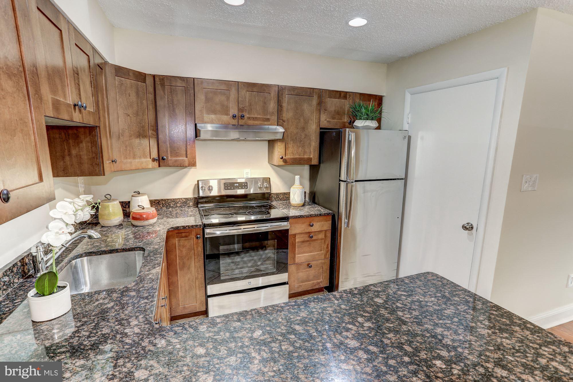2222 Southgate Square Reston, VA 20191 - Photo 8 of 30 Kitchen