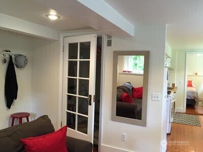 342 16th Avenue East Seattle, WA 98112 - Photo 4 of 11 a view of living room
