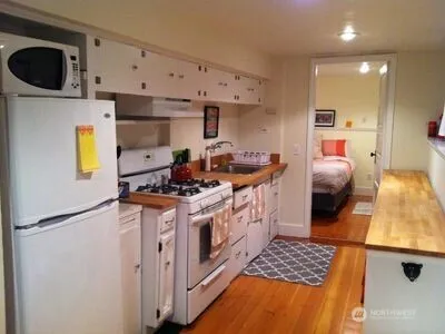 $1,650 | 342 16th Avenue East, Seattle, WA 98112