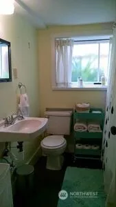 $1,650 | 342 16th Avenue East, Seattle, WA 98112