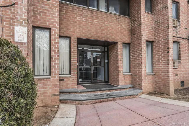 $820,000 | 147-45 Barclay Avenue, Unit 5B | Murray Hill - Flushing