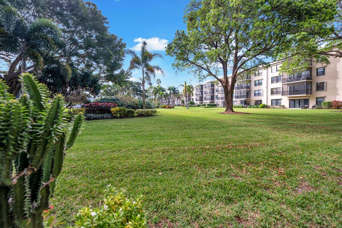 300 North Hwy A1A, Unit 104O Jupiter, FL 33477 - Photo 17 of 25 a view of a big yard in front of a building