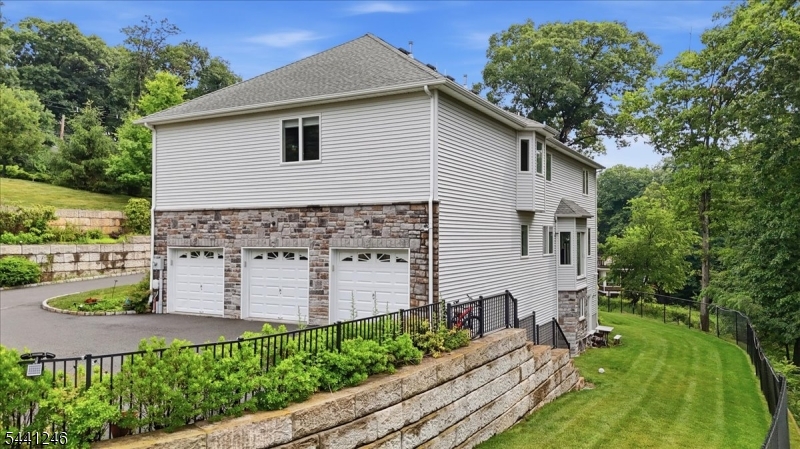 18 Puddingstone Road Morris Plains, NJ 07950 - Photo 2 of 39