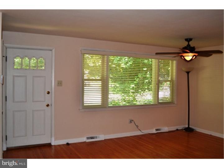 609 Evans Road Springfield, PA 19064 - Photo 3 of 18 Living Room