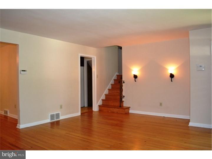 609 Evans Road Springfield, PA 19064 - Photo 5 of 18 Living Room
