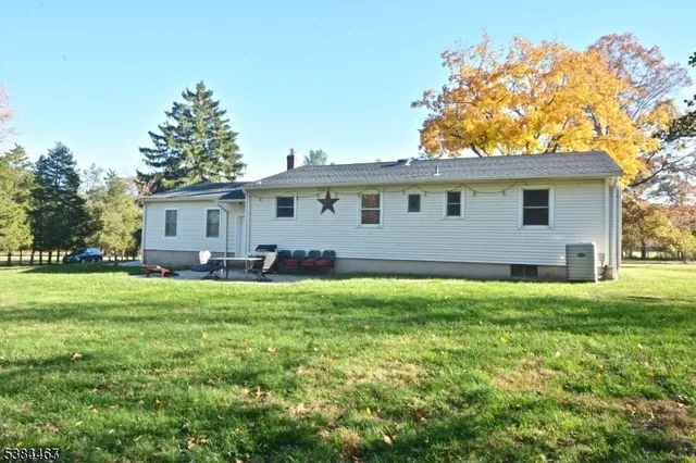 a view of a house with backyard and a garden