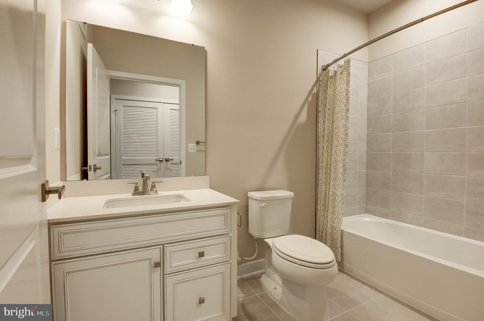 4395 Peach Lily Lane, Unit 304 Chantilly, VA 20151 - Photo 23 of 36 a bathroom with a sink a toilet and a bathtub