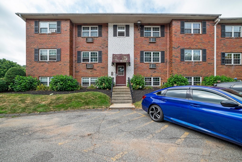 7 Maple Crest Circle, Unit F Holyoke, MA 01040 - Photo 1 of 29