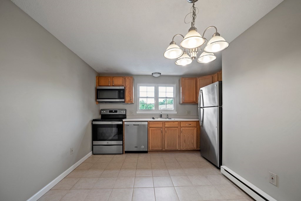 7 Maple Crest Circle, Unit F Holyoke, MA 01040 - Photo 12 of 29