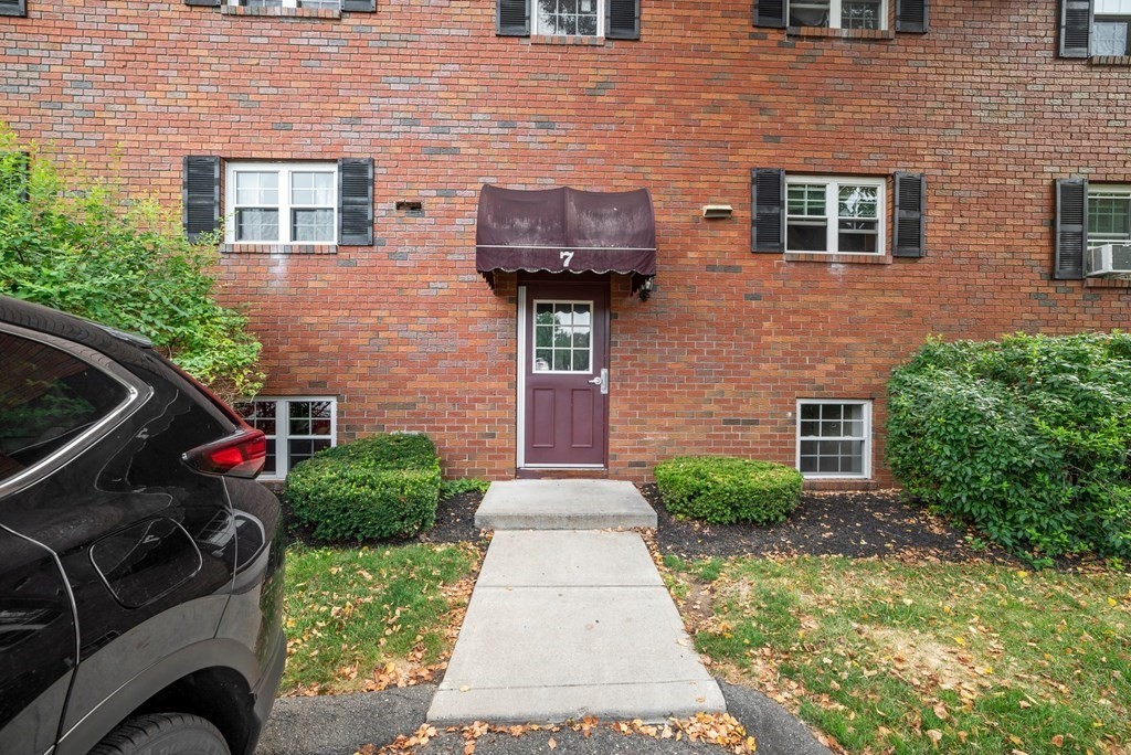 7 Maple Crest Circle, Unit F Holyoke, MA 01040 - Photo 5 of 29