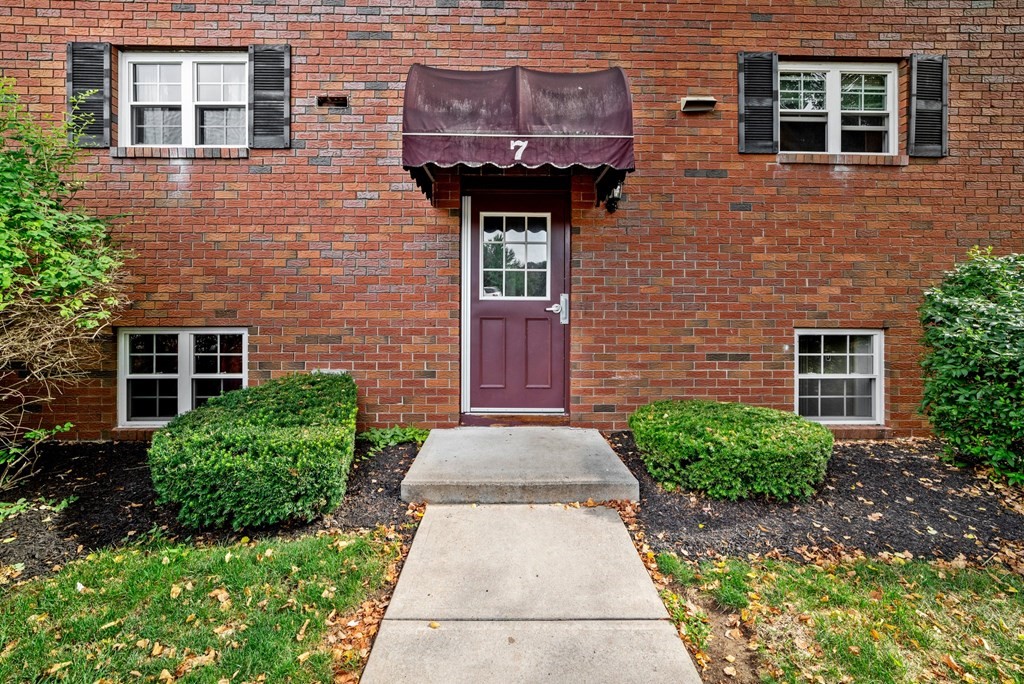 7 Maple Crest Circle, Unit F Holyoke, MA 01040 - Photo 6 of 29