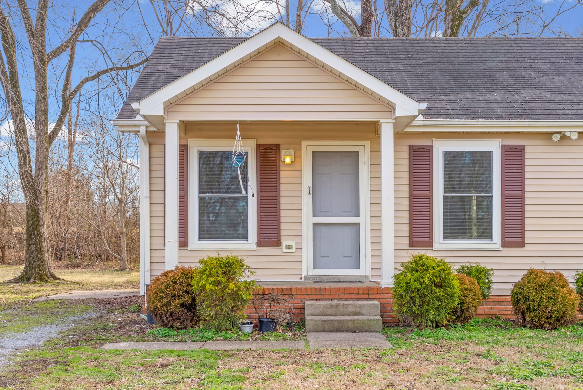 135 E Street Clarksville, TN 37042 - Photo 2 of 23