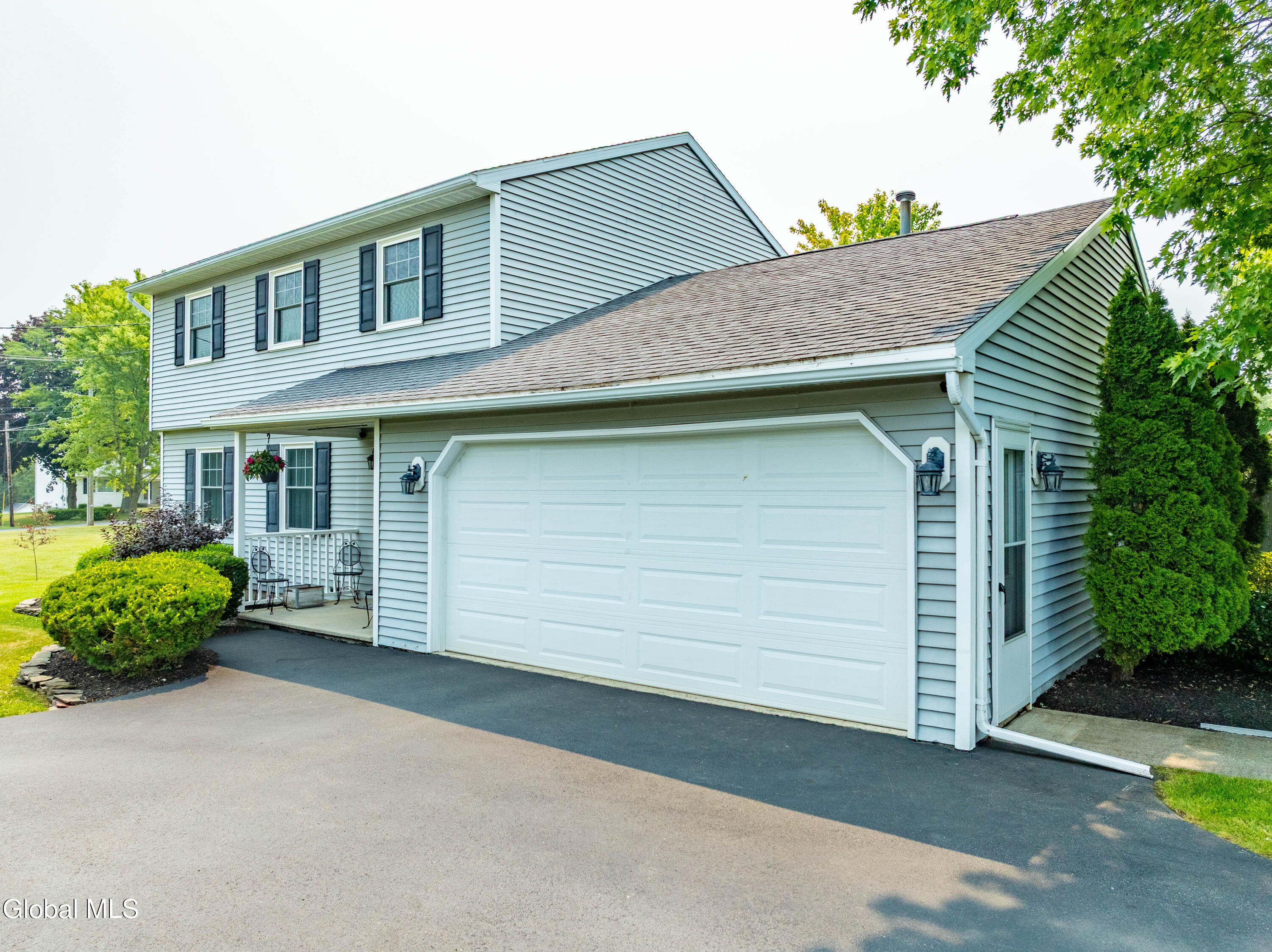 98 Miller Road Colonie, NY 12110 - Photo 2 of 43 3