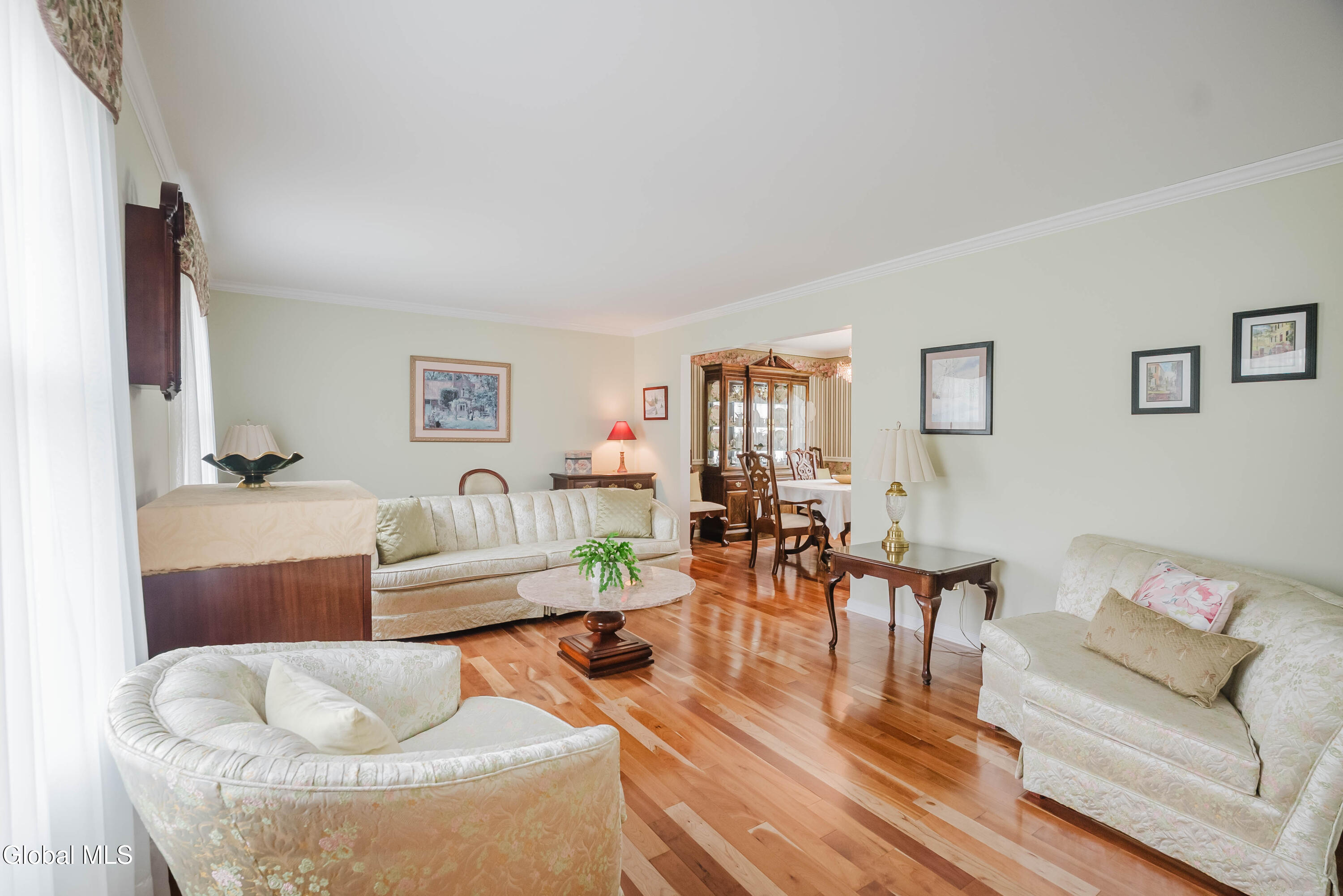 98 Miller Road Colonie, NY 12110 - Photo 4 of 43 5