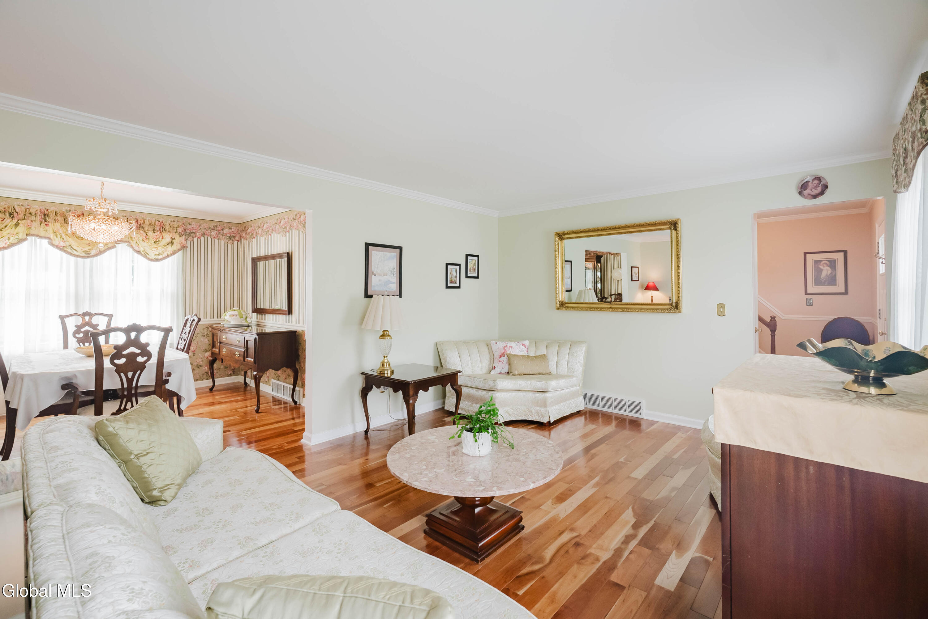 98 Miller Road Colonie, NY 12110 - Photo 5 of 43 6
