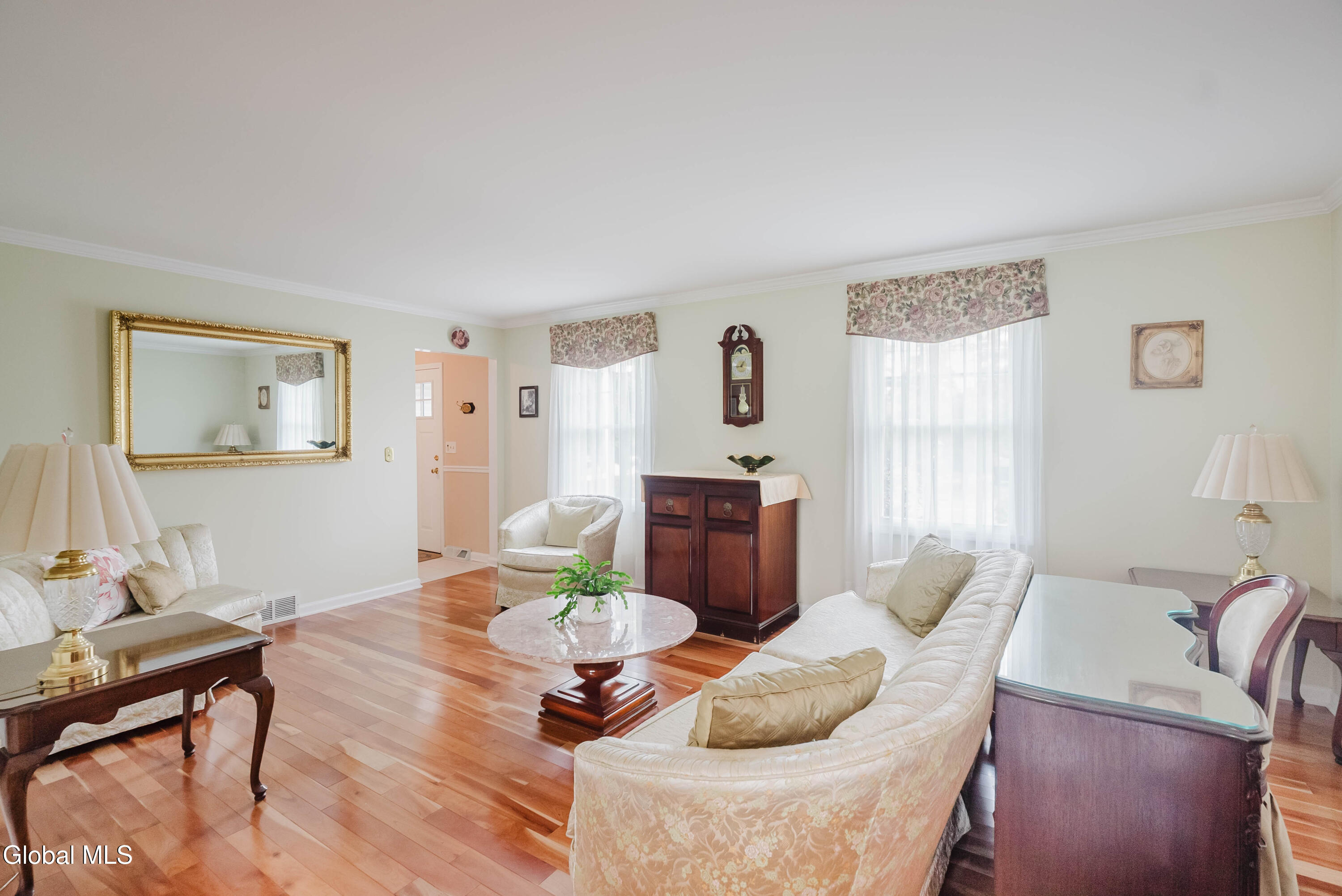 98 Miller Road Colonie, NY 12110 - Photo 6 of 43 7