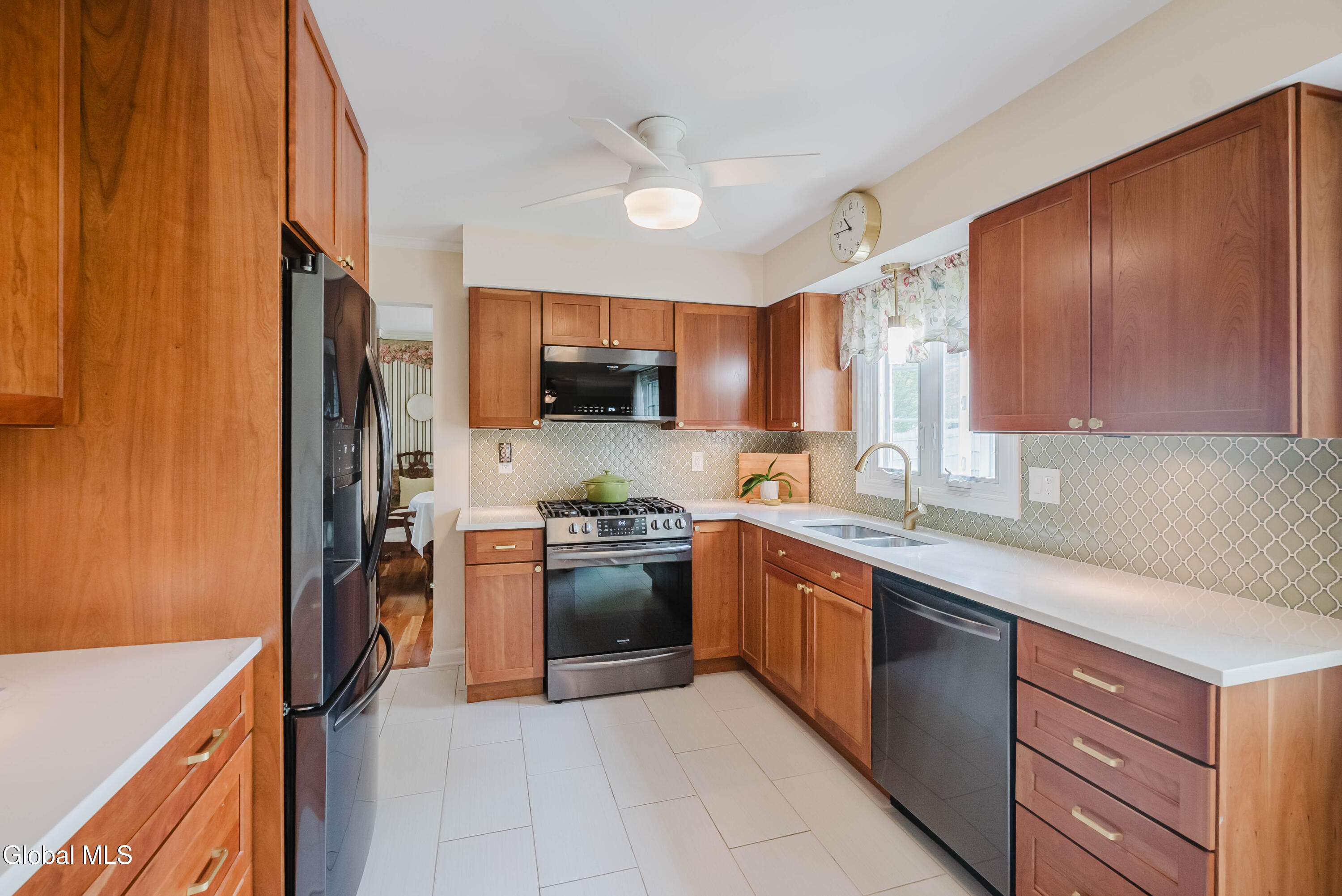 98 Miller Road Colonie, NY 12110 - Photo 10 of 43 11