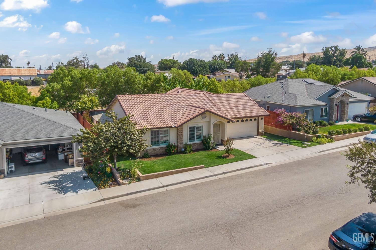 Undisclosed Address Taft, CA 93268 - Photo 51 of 60 a view of house with outdoor space and street view