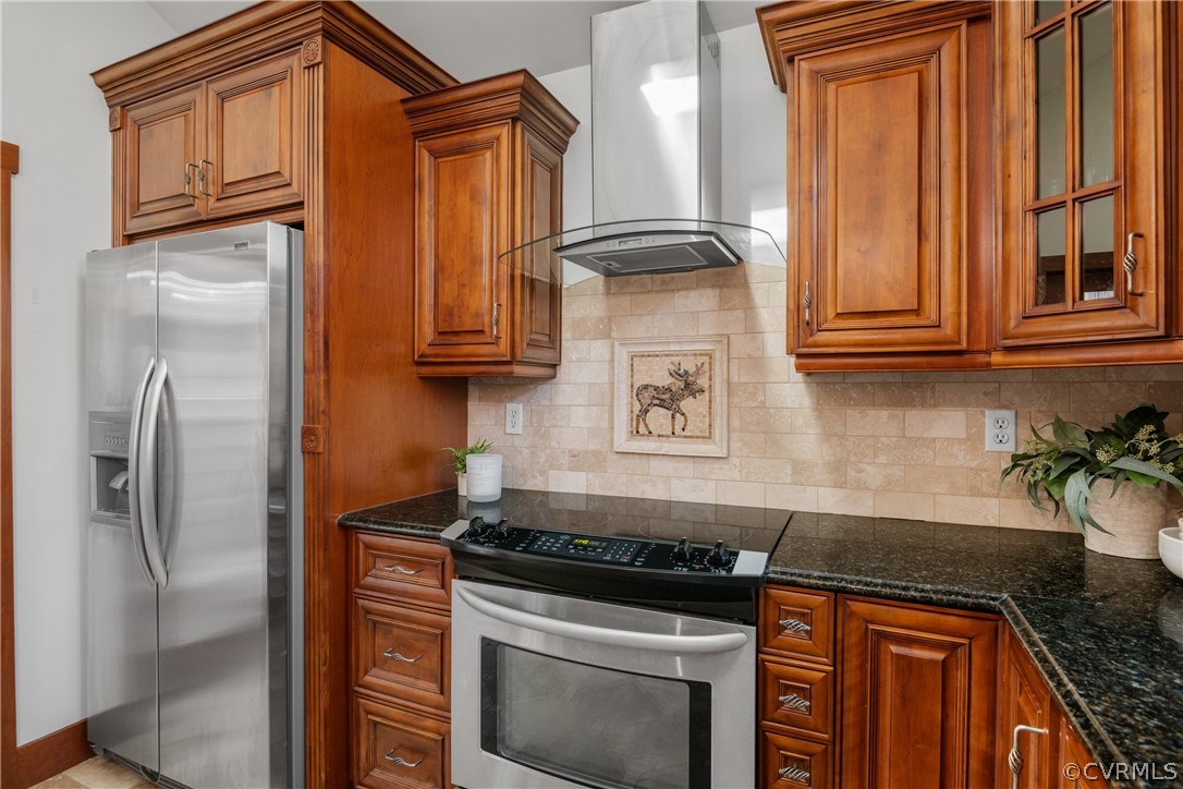 6218 Willow Glen Road Midlothian, VA 23112 - Photo 11 of 45 a kitchen with stainless steel appliances granite countertop a refrigerator and a stove