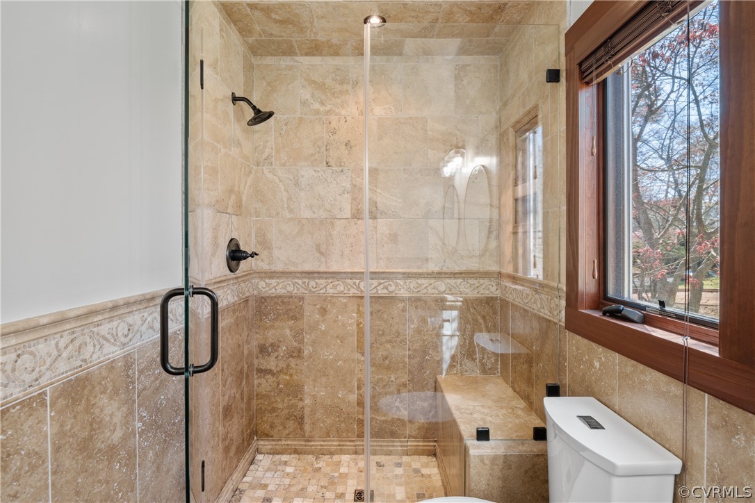 6218 Willow Glen Road Midlothian, VA 23112 - Photo 20 of 45 a bathroom with a shower