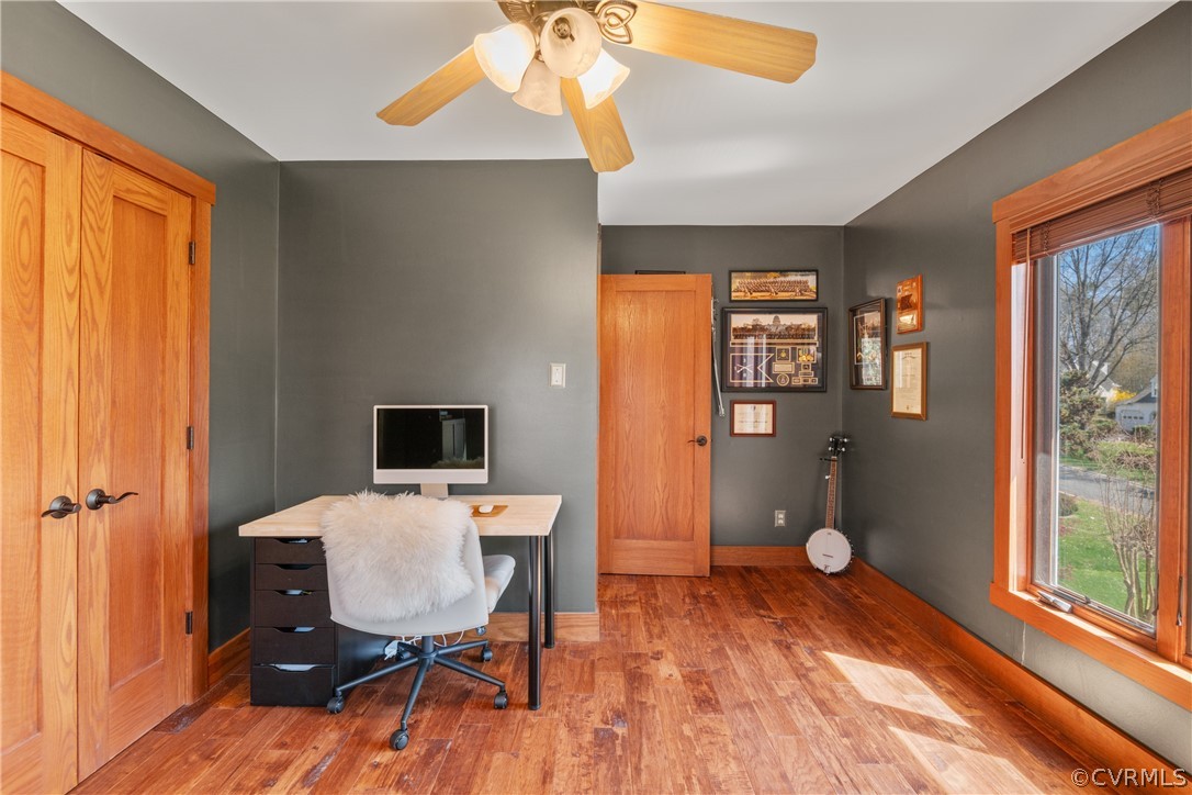 6218 Willow Glen Road Midlothian, VA 23112 - Photo 25 of 45 a view of a workspace with furniture and a window