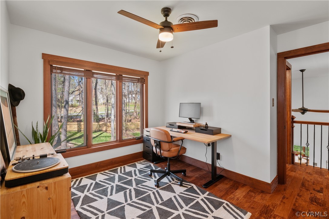 6218 Willow Glen Road Midlothian, VA 23112 - Photo 27 of 45 a living room with furniture and a window