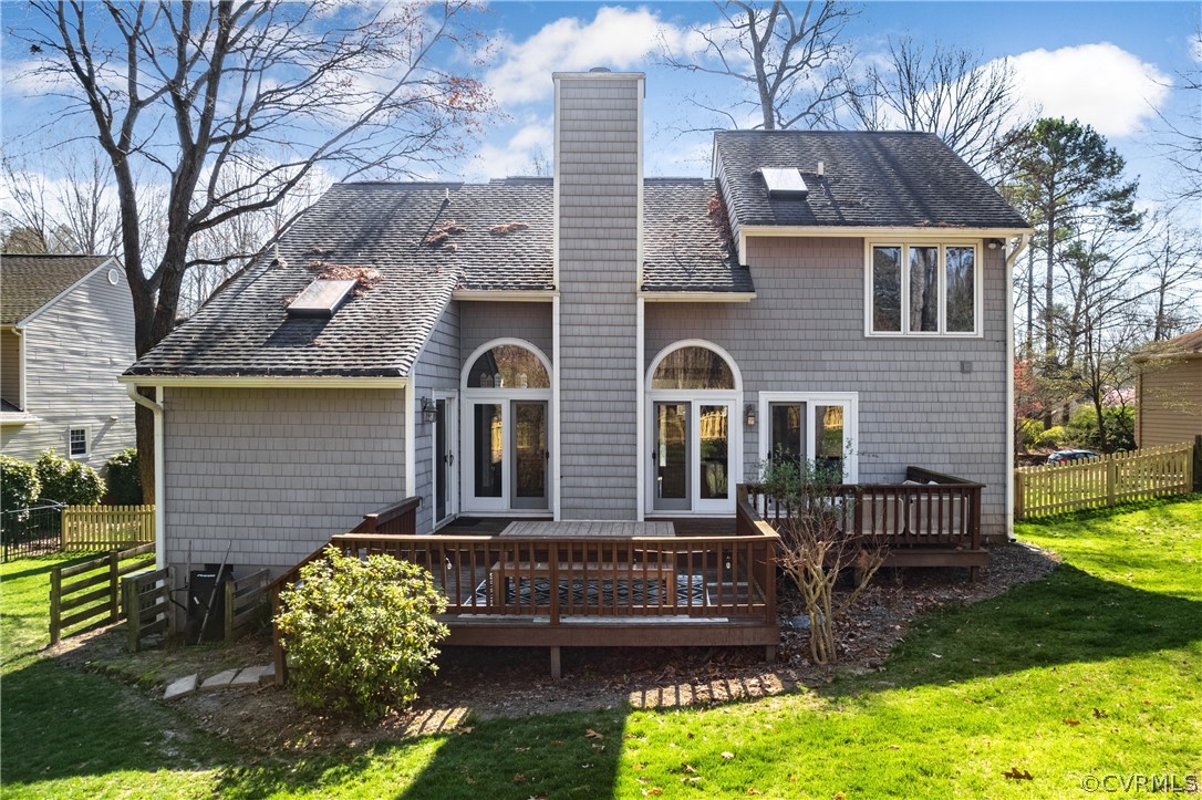 6218 Willow Glen Road Midlothian, VA 23112 - Photo 35 of 45 a front view of a house with garden