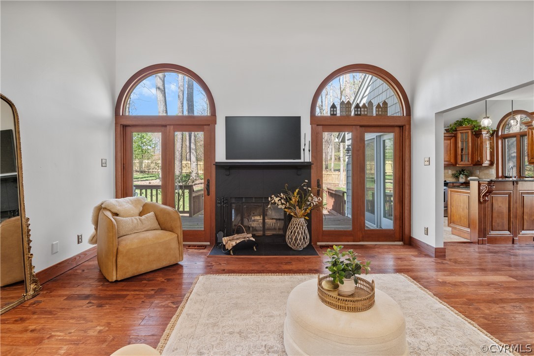 6218 Willow Glen Road Midlothian, VA 23112 - Photo 4 of 45 a living room with furniture flowers and a window