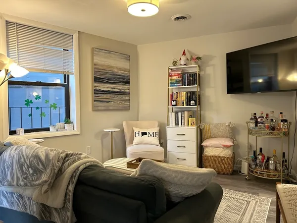 $3,600 | 125 Salem Street, Unit 9, Boston, MA 02113