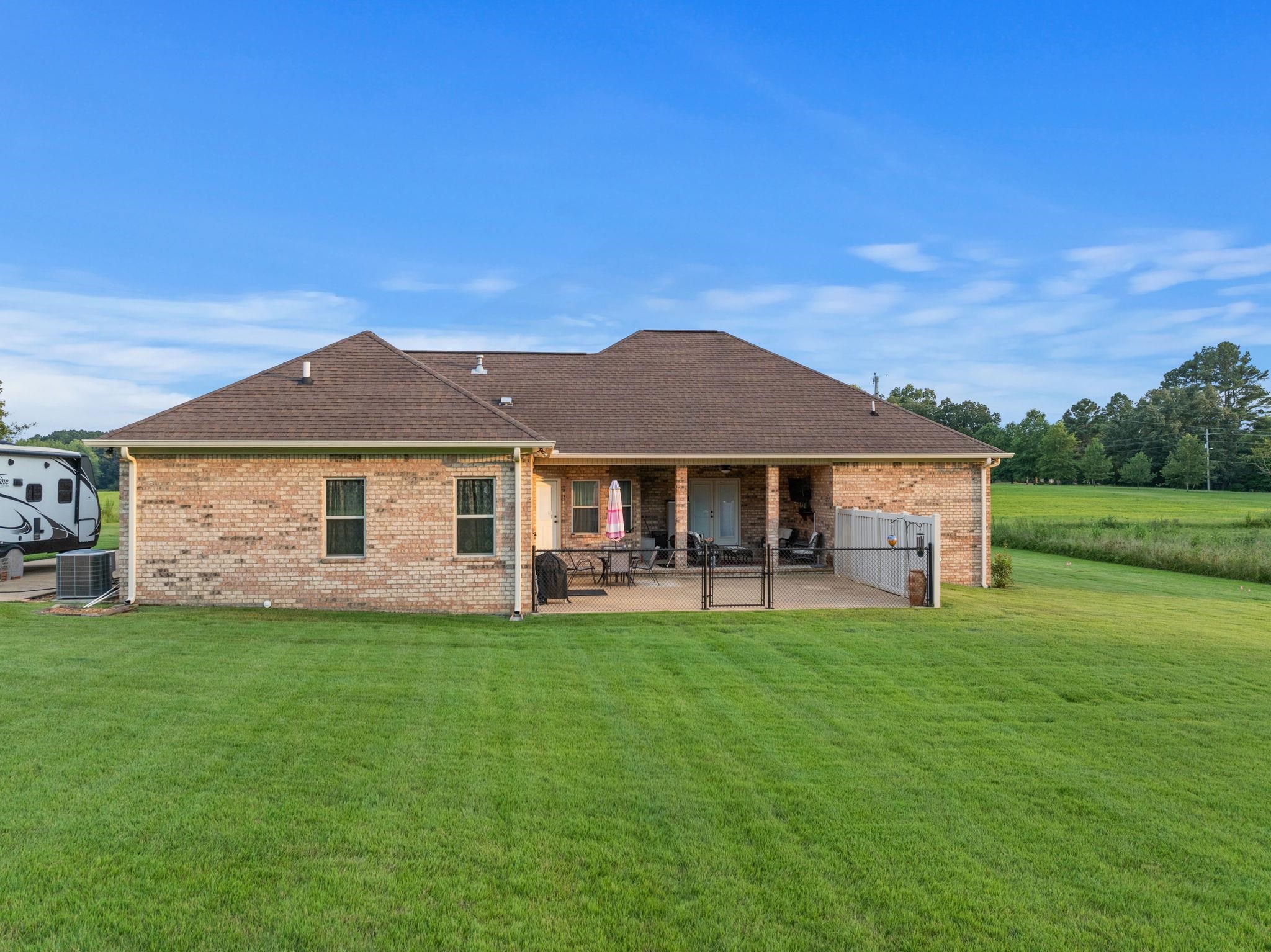 27 Bynum Drive Corinth, MS 38834 - Photo 23 of 36 a front view of a house with a garden