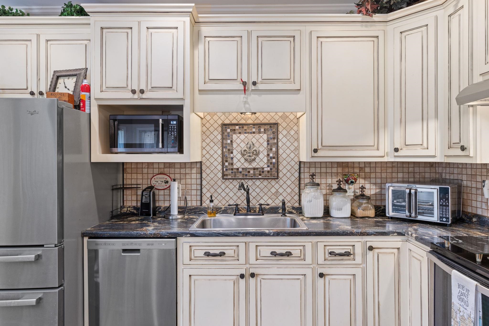 27 Bynum Drive Corinth, MS 38834 - Photo 10 of 36 a kitchen with granite countertop white cabinets and white appliances