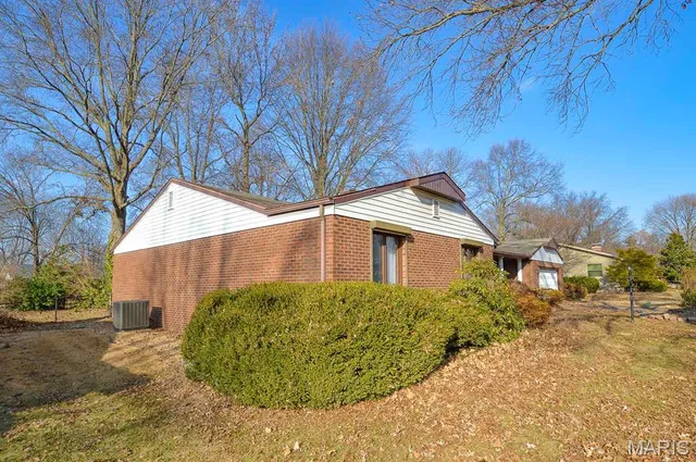 $100,000 | 74 Glen Echo Drive, Glen Carbon, IL 62034