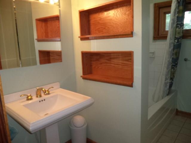33 Darlington Road Beaver Falls, PA 15010 - Photo 16 of 17 Main Bath