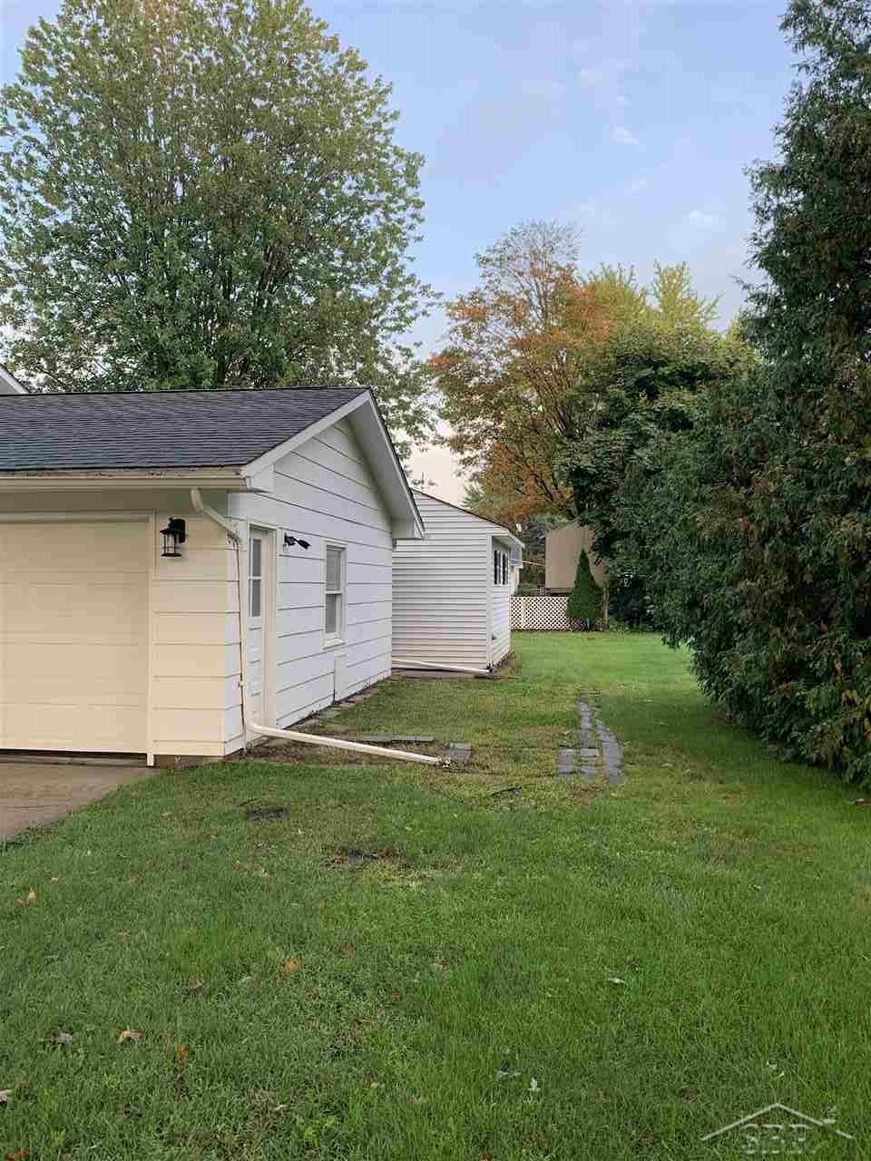 8596 North Gleaner Road Freeland, MI 48623 - Photo 36 of 38 31396482-35.JPG